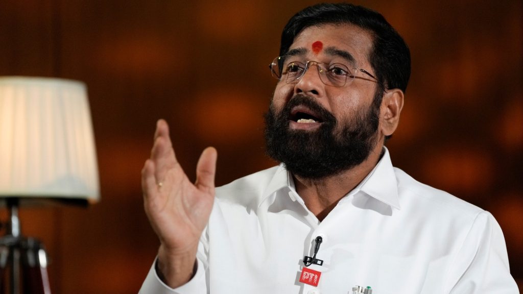 ગુરુવારે મહારાષ્ટ્રના નાયબ સીએમ એકનાથ શિંદેએ તેમના વિરોધી ઉધ્ધાવ આપ્યો … महाराष्ट्र के डिप्टी सीएम एकनाथ शिंदे ने गुरुवार को अपने धुर विरोधी उद्धव...