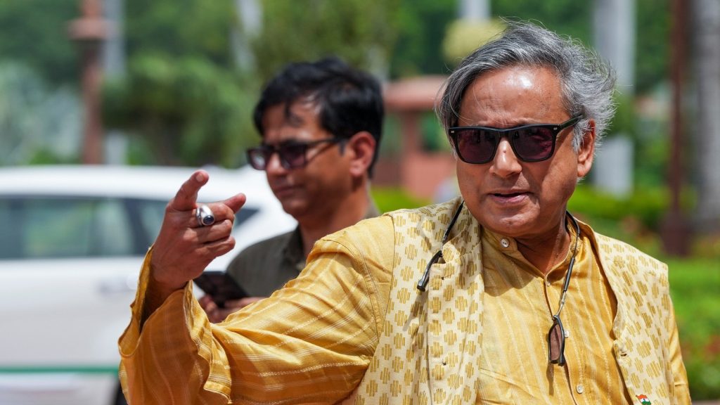 Donald Trump Tariff: कांग्रेस सांसद शशि गुरुवार को थरूर ने सलाह दी थी कि भारत को भी...