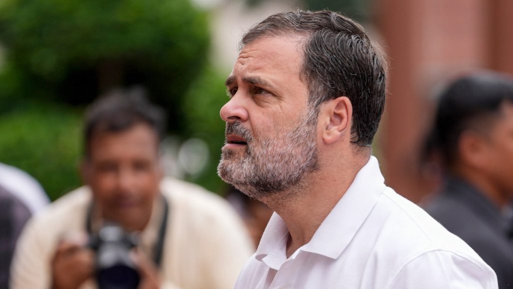 वरिष्ठ शिष्य अभिराम ने कहा कि यह परंपरा कानूनी रूप से मान्य है। उन्होंने...