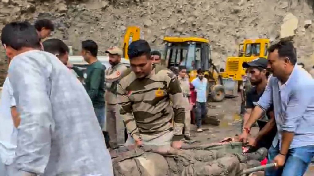 हादसे के समय मचैल माता की यात्रा चल रही थी, जिसकी वजह से रूट पर हजारों...