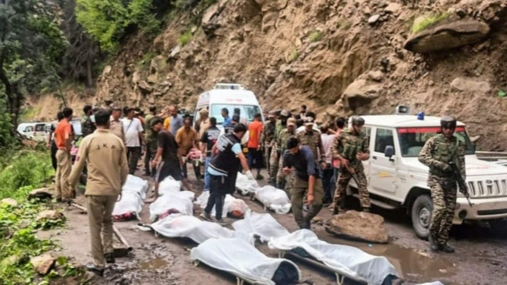 जम्मू-कश्मीर के किश्तवाड़ में बादल फटने के बाद आई भारी बारिश ने बहुत बड़े...
