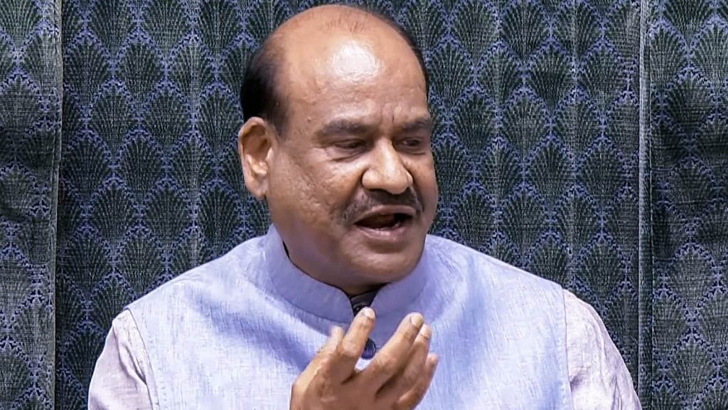 સવારે 11 વાગ્યે ઘરની બેઠક શરૂ થતાં, લોકસભા સ્પીકર ઓમ બિરલાએ પ્રશ્ન સમય શરૂ કર્યો … 11 बजे सदन की बैठक शुरू होने पर लोकसभा अध्यक्ष ओम बिरला ने प्रश्नकाल शुरू...