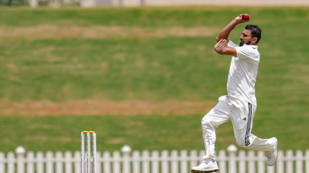 तेज गेंदबाज मोहम्मद शमी ने दलीप ट्रॉफी में खेले जा रहे क्वार्टर फाइनल में...