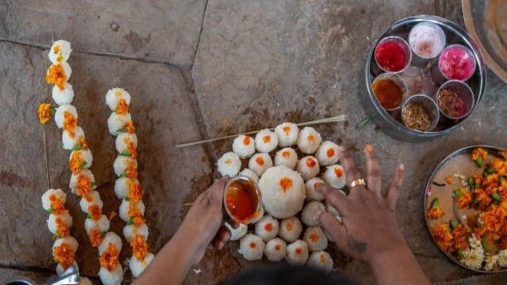 Pitru Paksha 2025 Date: पितृ पक्ष में पितरों की आत्मा की शांति के लिए कई कार्य किए जाते...