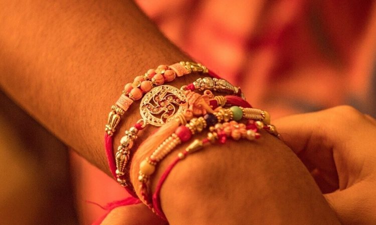 Rakhi Muhurat rahukaal: रक्षाबंधन का त्योहार हर साल श्रावण मास के पूर्णिमा को मनाया जाता...