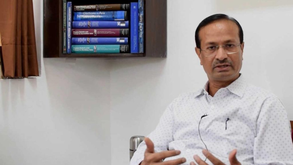 सीएसडीएस के संजय कुमार ने उस ट्वीट को ही डिलीट कर दिया है जिसमें उन्होंने...