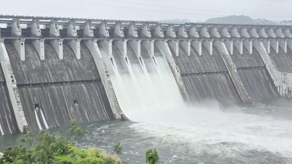 સરદાર સરોવર ડેમ સિઝનમાં પહેલીવાર વો‹નગ સ્ટેજ પર: સપાટી ૧૩૧.૯૨ મીટરે સરદાર સરોવર ડેમ સિઝનમાં પહેલીવાર વો‹નગ સ્ટેજ પર: સપાટી ૧૩૧.૯૨ મીટરે