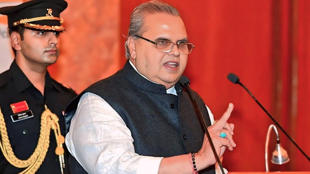 સત્યપાલ મલિકે હોસ્પિટલને દાખલ કર્યાના થોડા દિવસો પહેલા એક ઇન્ટરવ્યૂ આપ્યો હતો … अस्पताल में ऐडमिट होने से कुछ दिन पहले भी सत्यपाल मलिक ने एक इंटरव्यू दिया...