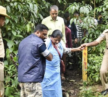 कर्नाटक के एक धर्मस्थल में कथित सामूहिक कब्रों की जांच चल रही है। इस दौरान...
