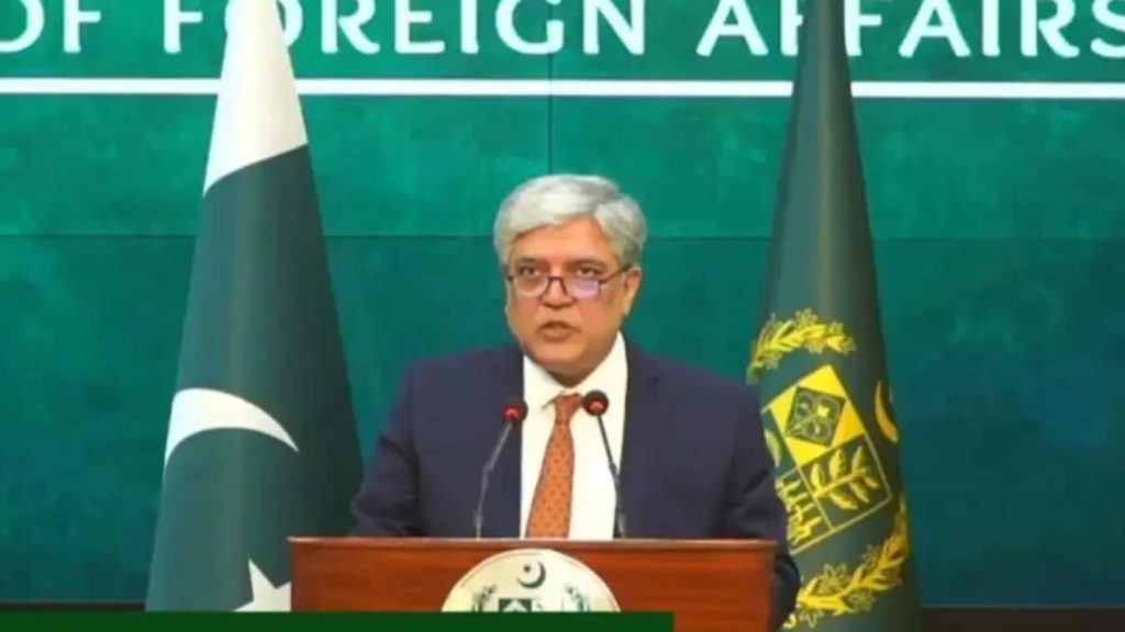 भारत का कहना है कि वह पाकिस्तान के साथ अपनी बातचीत में किसी तीसरे पक्ष की...