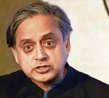 थरूर ने यह भी बताया कि अमेरिकी बाजार में अब भारतीय वस्तुएं 50% टैरिफ के कारण...