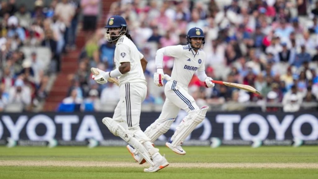 भारत और इंग्लैंड के बीच जारी टेस्ट सीरीज में कुल नौ बल्लेबाजों ने 400 से अधिक...