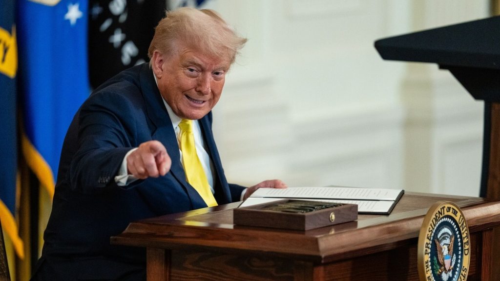 पैम बोंडी ने कहा कि न्याय विभाग ने मादुरो से जुड़ी 700 मिलियन डॉलर की...