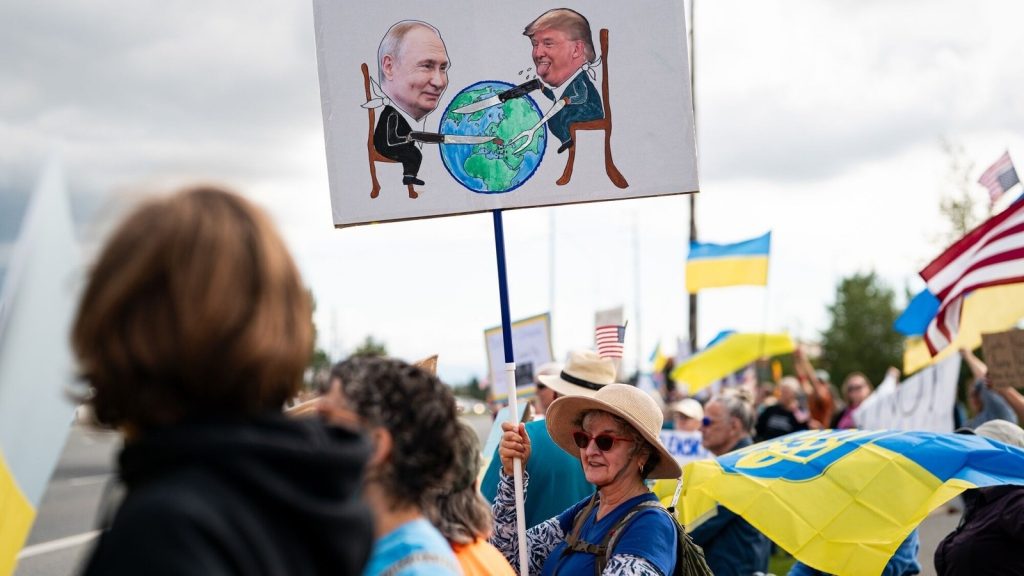 अलास्का में रूसी राष्ट्रपति व्लादिमीर पुतिन और डोनाल्ड ट्रंप के बीच होने...