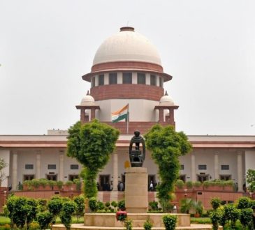 कर्नल पुष्पिंदर बाथ ने पंजाब पुलिस के 12 जवानों पर पार्किंग विवाद को लेकर उन...