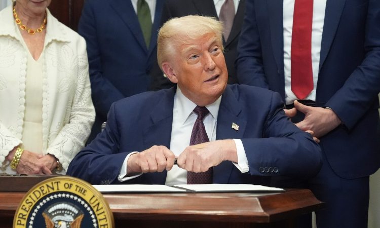 Donald Trump: अमेरिका के राष्ट्रपति डोनाल्ड ट्रंप ने ऐलान किया है कि वह शुक्रवार...