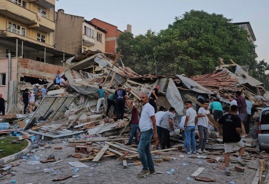 तुर्की में भूकंप के तेज झटके महसूस किए गए हैं। इसकी तीव्रता 6.1 मापी गई है।...