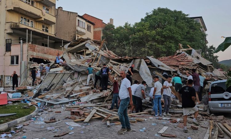 तुर्की में भूकंप के तेज झटके महसूस किए गए हैं। इसकी तीव्रता 6.1 मापी गई है।...
