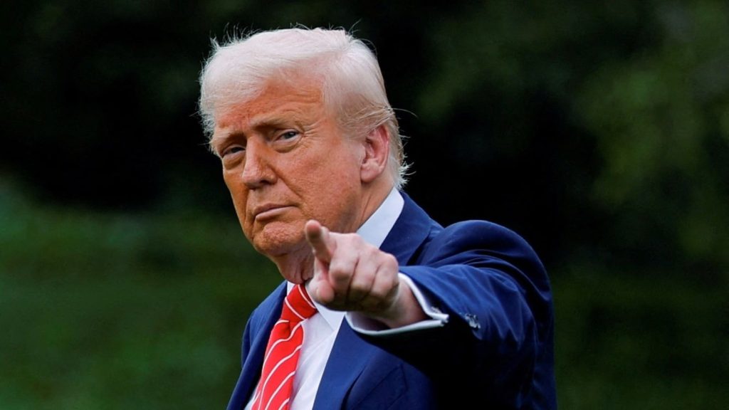 યુએસ પ્રમુખ ડોનાલ્ડ ટ્રમ્પે બીજા કાર્યકાળની શપથ લીધી … अमेरिका के राष्ट्रपति डोनाल्ड ट्रंप ने दूसरे कार्यकाल की शपथ लेने के बाद...