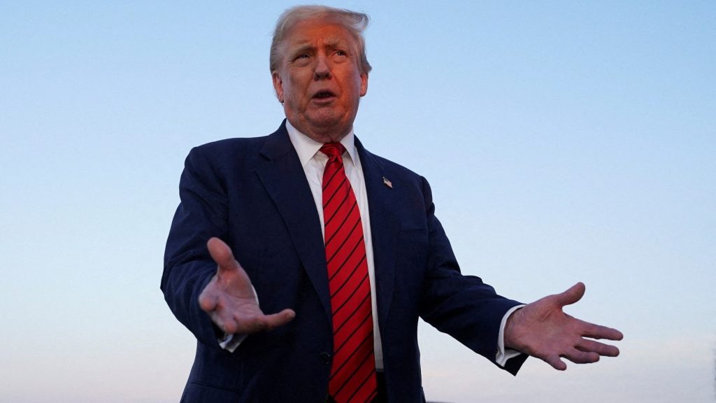 भारत ने सोमवार को अमेरिका और यूरोपीय संघ पर जोरदार पलटवार किया। विदेश...