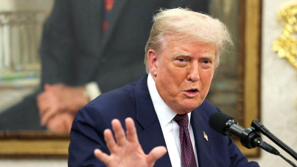 Donald Trump: भारत के ऊपर रूसी तेल खरीद के लिए ट्रंप प्रशासन ने 25 फीसदी अतिरिक्त...