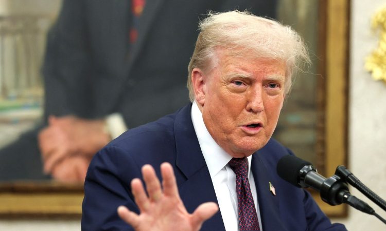 Donald Trump: भारत के ऊपर रूसी तेल खरीद के लिए ट्रंप प्रशासन ने 25 फीसदी अतिरिक्त...