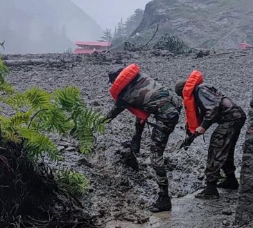 उत्तरकाशी जिले के धराली गांव में बादल फटने से खीर गंगा नदी में अचानक आए...