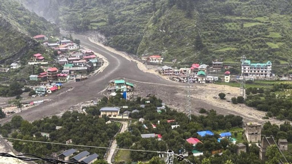 उत्तरकाशी जिले के धराली गांव में आए विनाशकारी सैलाब के मलबे में शवों की...