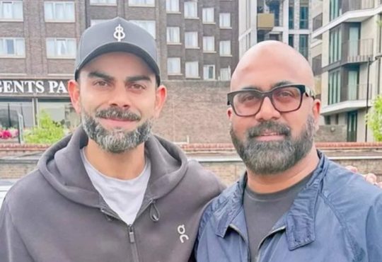 विराट कोहली की एक ताजा तस्वीर इंटरनेट पर वायरल हो रही है। उसमें वह एक शख्स...