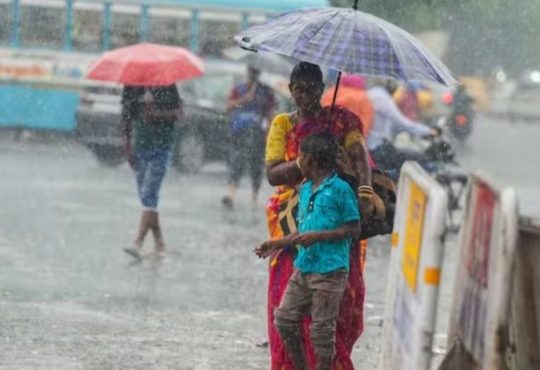 आज अगस्त 9 अगस्त है देश में कई जगहों पर बारिश की संभावना है. दिल्ली में भी...