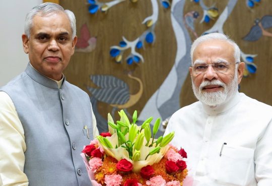 अब एक और नाम तेजी से चर्चा में है। यह नाम है, गुजरात के राज्यपाल आचार्य...