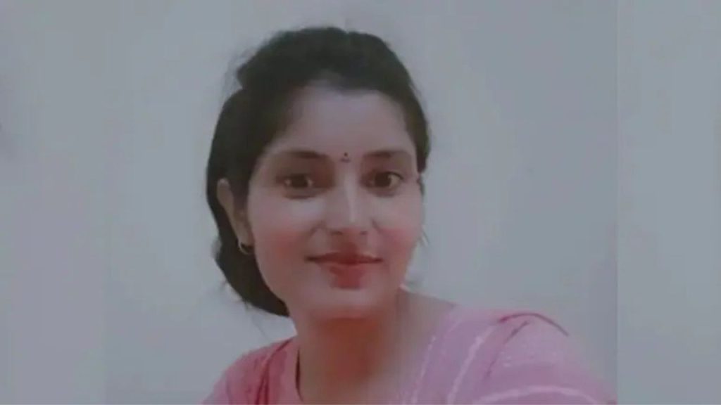 मध्य प्रदेश में इंदौर से कटनी के बीच ट्रेन यात्रा के दौरान रहस्यमयी ढंग से...