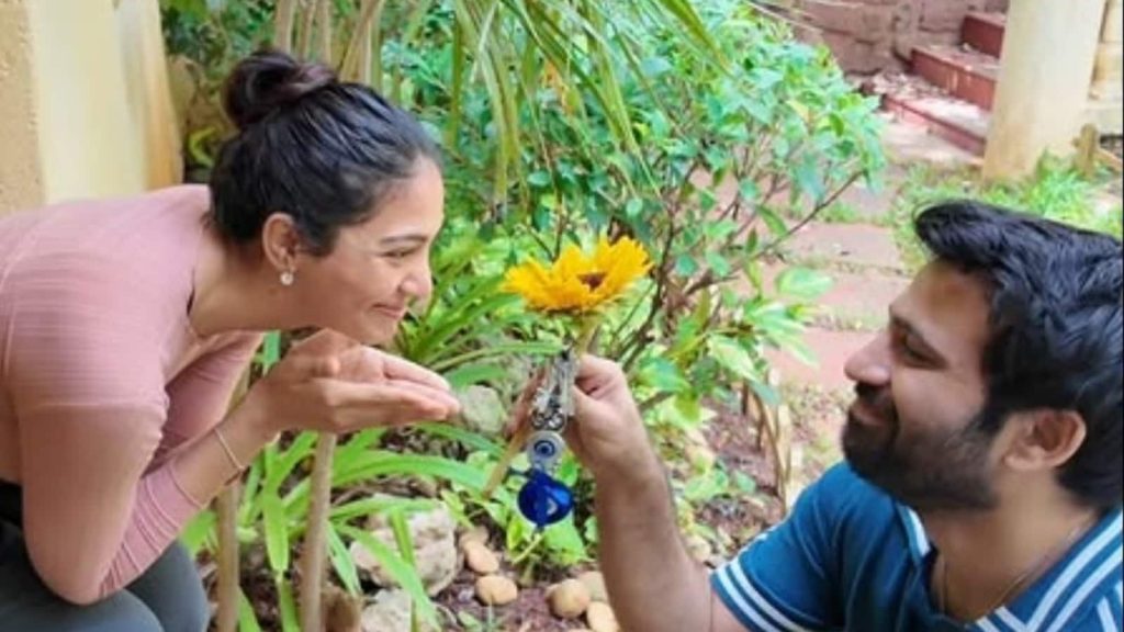 આર્યામન યોગિતા બિહાની સગાઈ: આર્યામન અને યોગિતાએ આ વર્ષે જુલાઈમાં તેમના સંબંધો કર્યા … Aaryamann Yogita Bihani Engagement: आर्यमान और योगिता ने इसी साल जुलाई में अपने रिलेशनशिप की...