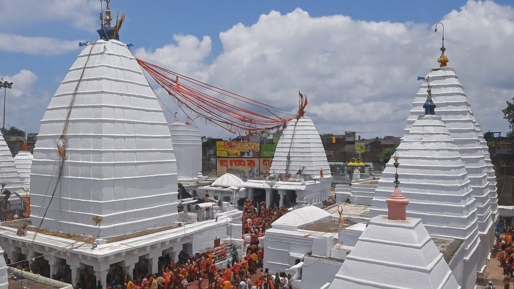 राजकीय श्रावणी मेला-2025 के चौबीसवें दिन रविवार को बाबा वैद्यनाथ पर करीबन...