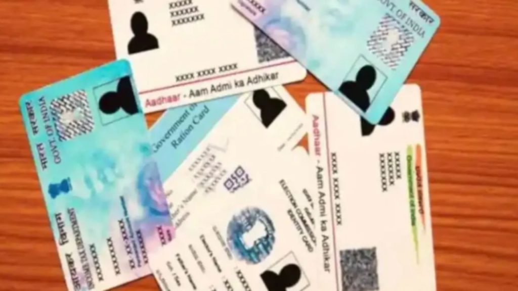 हाल ही में बिहार के RJD नेता तेजस्वी यादव पर दो वोटर कार्ड रखने का आरोप लगा है,...