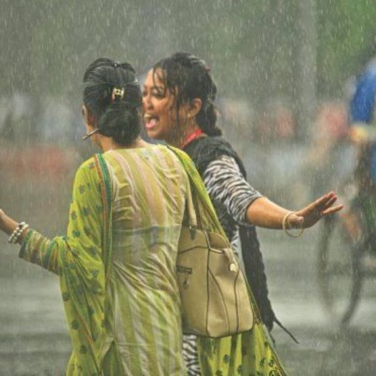 बिहार में इस समय मानसून पूरी तरह सक्रिय है और मौसम विभाग ने चेतावनी दी है कि...