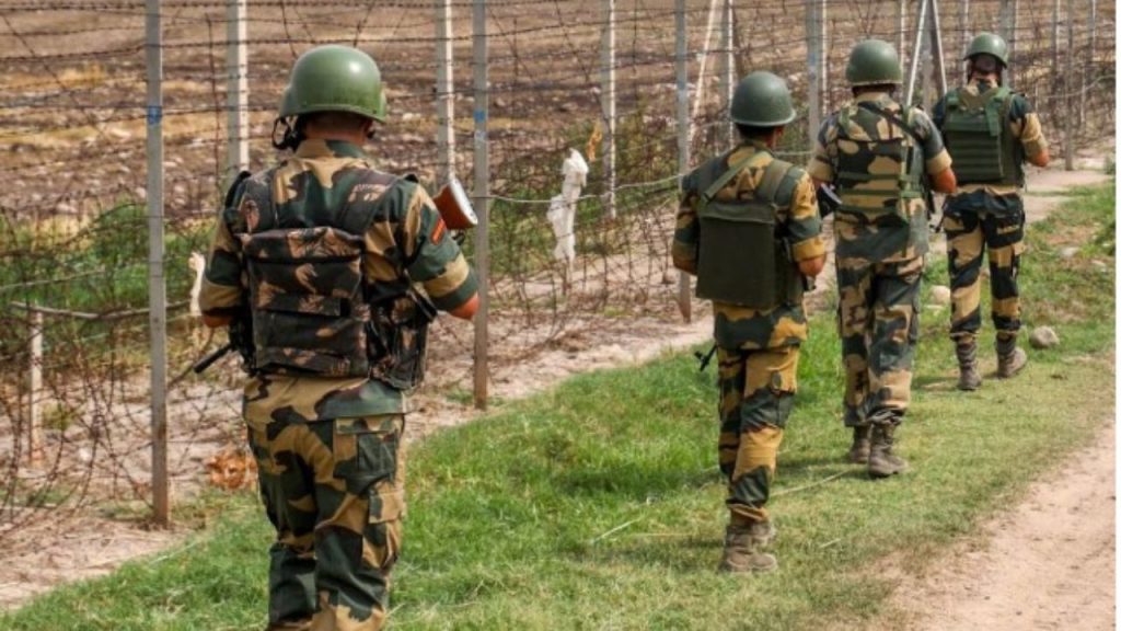 सीमा सुरक्षा बल (बीएसएफ) के जवानों ने जम्मू के कठुआ जिले में अंतरराष्ट्रीय...