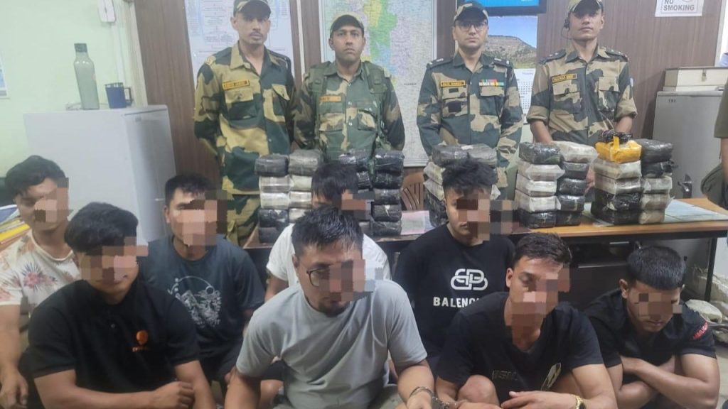 बीएसएफ ने कहा कि हम वॉर ऑन ड्रग्स के तहत संगठित तस्करी नेटवर्क के खिलाफ...