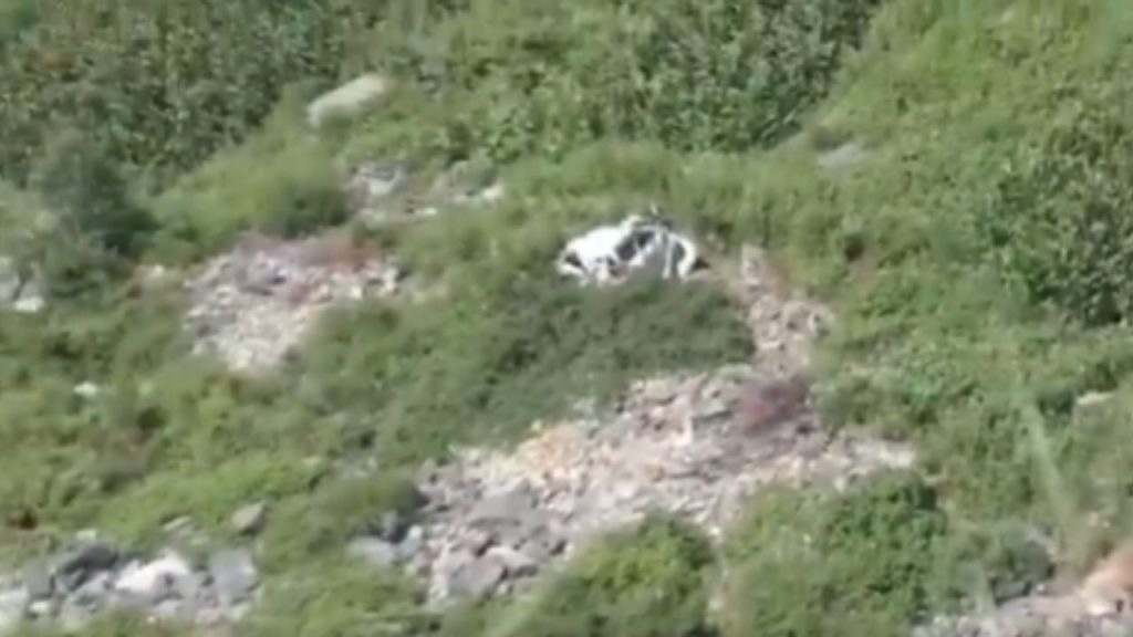 घटना की जानकारी मिलते ही पुलिस तुरंत मौके पर पहुंची और स्थानीय लोगों और...