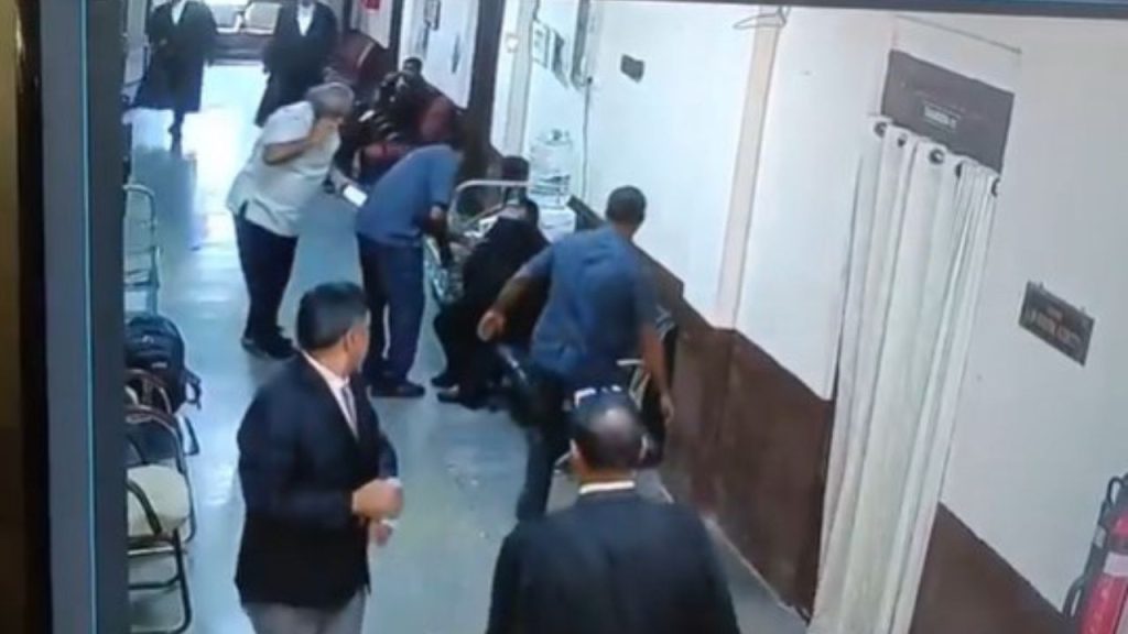 તેલંગાણામાં હૈદરાબાદ હાઈકોર્ટ કેમ્પસમાં 45 -વર્ષીય વકીલ પારસા અનંથા નાગેશ્વર … तेलंगाना के हैदराबाद हाईकोर्ट परिसर में 45 वर्षीय वकील परसा अनंथा नागेश्वर...