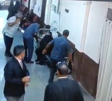 तेलंगाना के हैदराबाद हाईकोर्ट परिसर में 45 वर्षीय वकील परसा अनंथा नागेश्वर...
