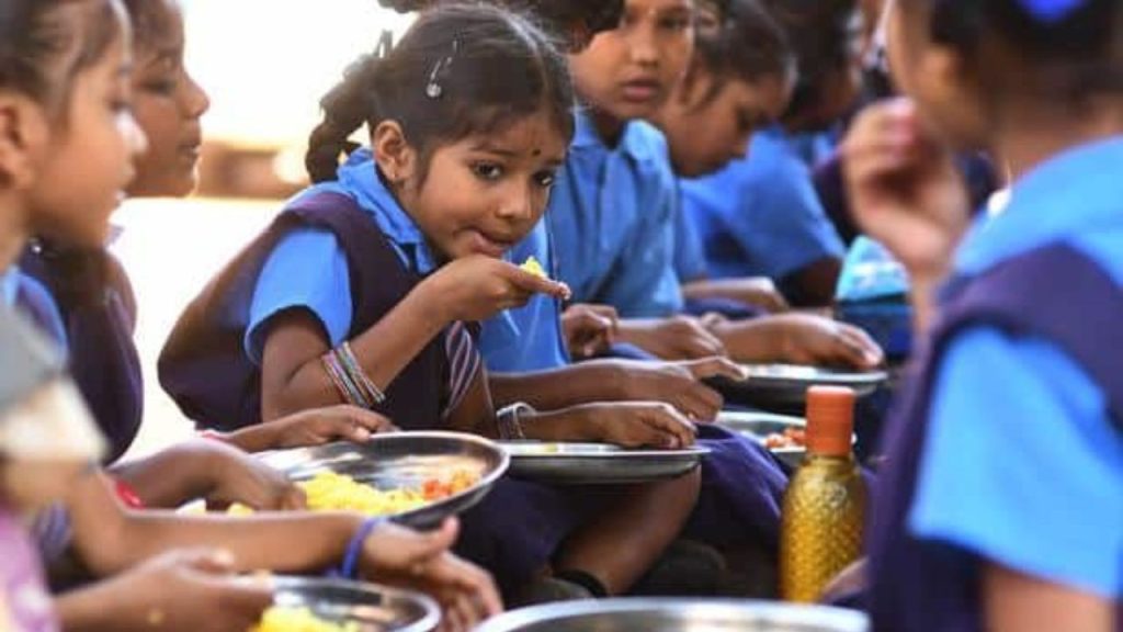 જુલાઈ 29 છત્તીસગ grah ના બલોદાબાઝાર જિલ્લામાં લચનપુર ગામની સરકારી શાળામાં … छत्तीसगढ़ के बलौदाबाजार जिले के लच्छनपुर गांव के सरकारी स्कूल में 29 जुलाई...