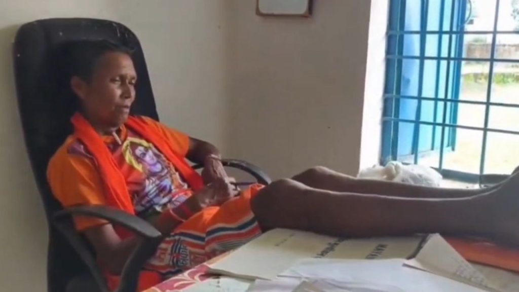 छत्तीसगढ़ के बलरामपुर जिले में एक चौंकाने वाली घटना सामने आई है. यहां एक...