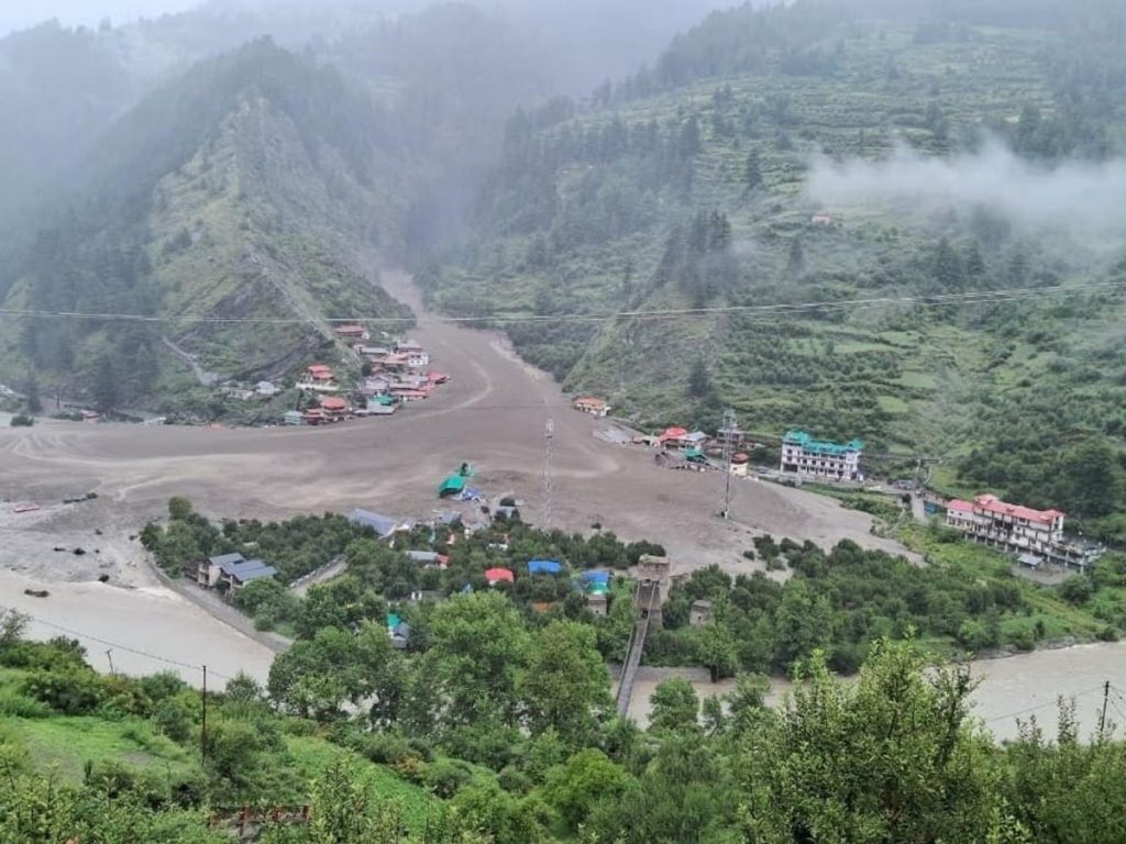 पल भर में बह गया गांव; उत्तरकाशी में बादल फटने से मचे हाहाकार और तबाही की...