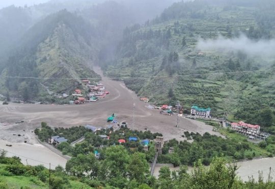 पल भर में बह गया गांव; उत्तरकाशी में बादल फटने से मचे हाहाकार और तबाही की...