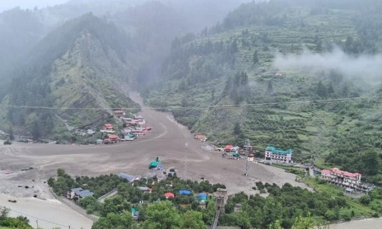पल भर में बह गया गांव; उत्तरकाशी में बादल फटने से मचे हाहाकार और तबाही की...