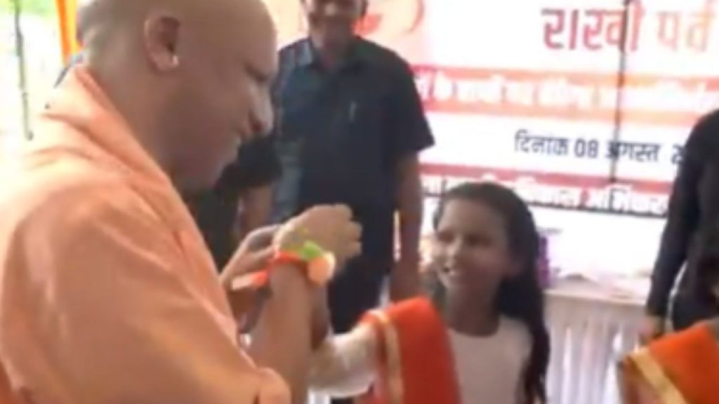 शुक्रवार को लखनऊ में आयोजित एक कार्यक्रम में मुख्यमंत्री योगी कुछ इसी...