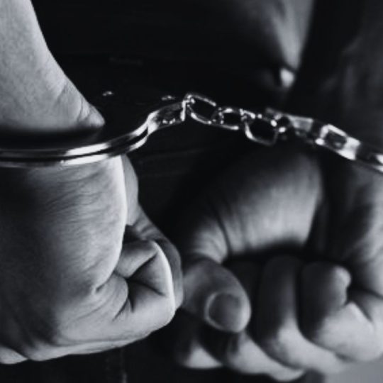 पकड़े गए आरोपी 7 जुलाई को पंजाब के जालंधर में नवाशहर स्थित एक शराब दुकान के...