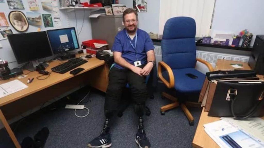 इंश्योरेंस के पैसे लेने के लिए ब्रिटेन के एक शख्स ने सारी हदें पार कर दी।...