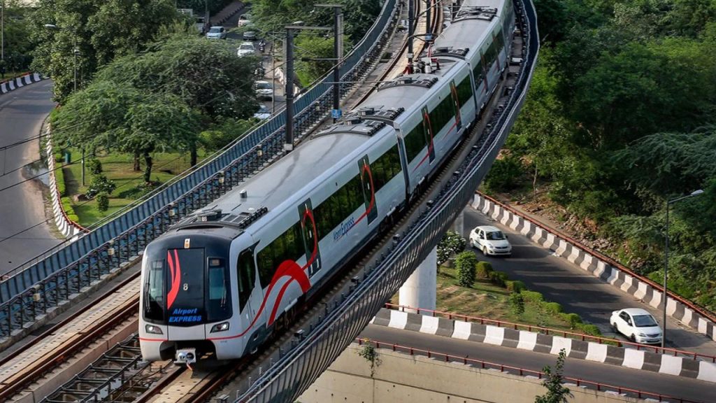 रक्षा बंधन को देखते हुए डीएमआरसी ने यात्रियों की सुविधा के लिए 8 अगस्त को 92...